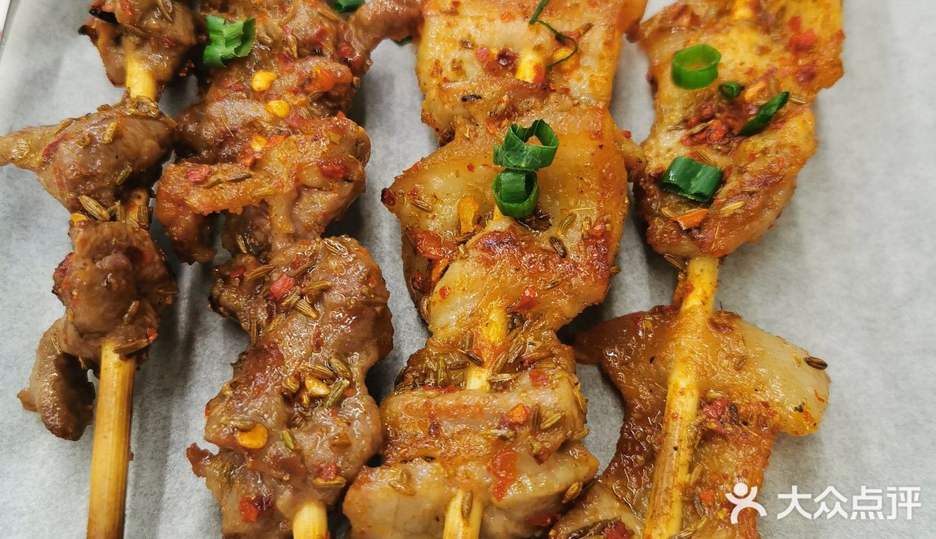 位置是在伍家岭北君悦香邸的外街，里面外面都有座椅