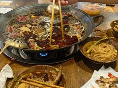 -黄潇洒老火锅(九眼桥宏济巷店)