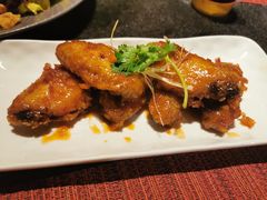 甜辣鸡翅佐以辣蒜汁-WOLFGANG PUCK KITCHEN & BAR(迪士尼小镇店)