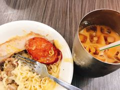 猪颈肉芝士捞公仔面-新记餐厅(香槟大厦店)