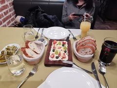 鲜果奶酪盘-秋林西餐厅
