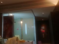 -上海滴水湖皇冠假日酒店