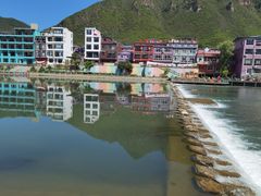 -百里峡七彩艺术小镇