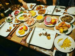 各种烤肉啊&nbsp;甜品啊&nbsp;水果啊-汉巴味德(大悦城店)