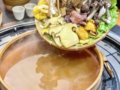 -阿山卓·野生菌火锅·纳西火塘烤肉