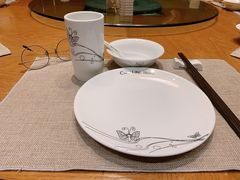 餐具摆设-彩蝶谷美食廊·粤式经典南番顺·铁板烧烤泰风味(广州长隆酒店)