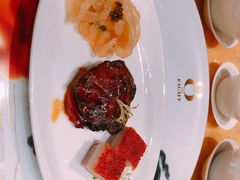 脆皮烧肉伴鱼子酱海蜇丝-8餐厅(新葡京酒店)