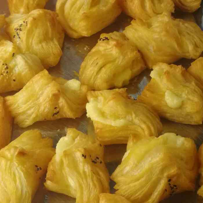 打分    /人 榴莲酥超级好吃啊啊啊啊,软软糯糯,香气四溢