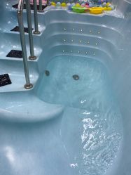 -皮卡萌母婴游泳馆(龙岩新罗万达店)