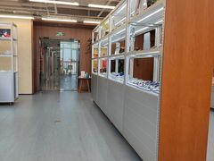 -无奔眼镜·蔡司·依视路授权店(马家堡店)