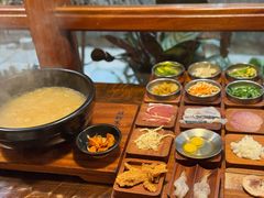 -银米·云南传统过桥米线(双廊黑金冠店)