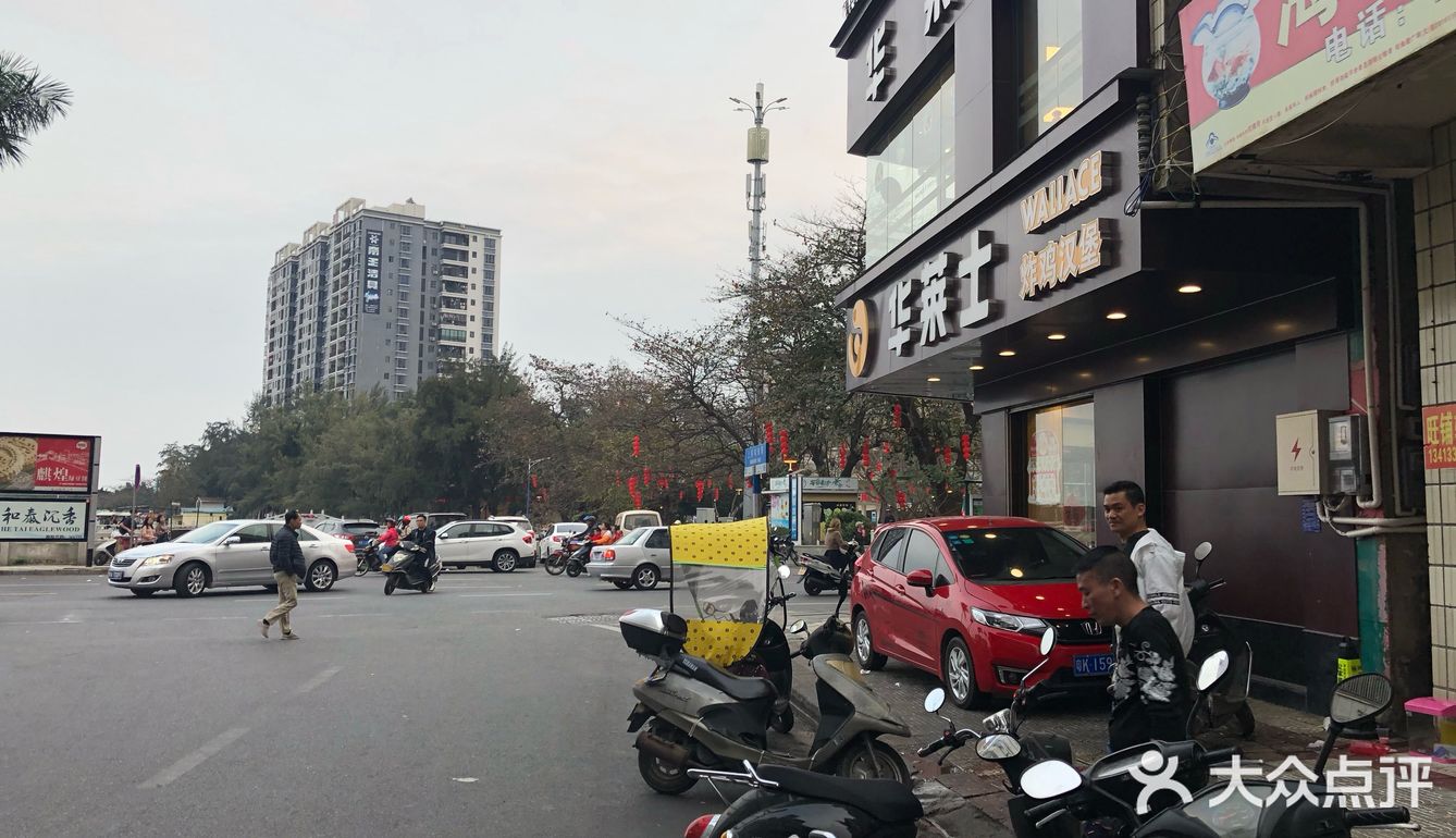 路过看到这里挤满了人，临时改变主意进来吃 店没有名字