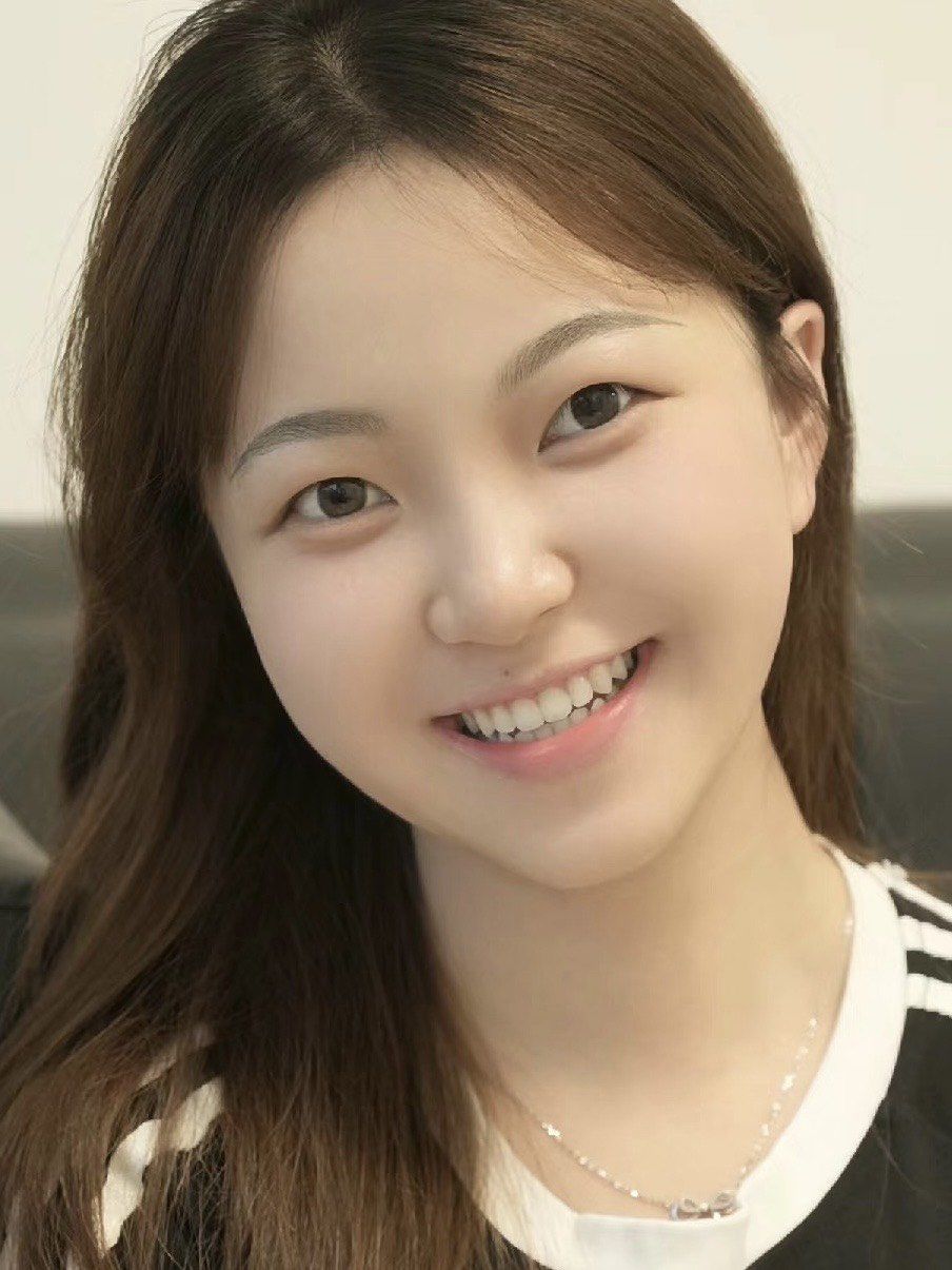 单眼皮女孩 锁住 二素颜妈生眉!