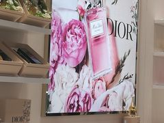-Dior迪奥(上海世茂广场店)