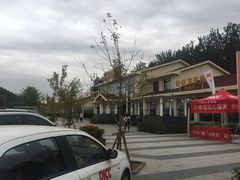 -窦店服务区-停车场