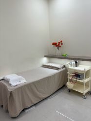 -苗方清颜专业祛痘·皮肤管理