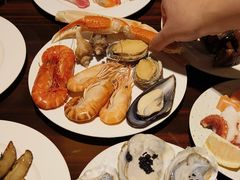 -广州万富希尔顿酒店·感趣自助餐厅·金秋蟹宴生蚝海鲜刺身