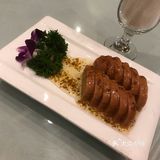 菜品价格合适 有包间 环境很好 菜单也有英文