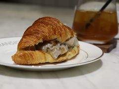 牛角包烧麦-不正咖啡(万达尊店)