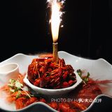 【对着小龙虾许愿吧。】