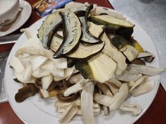 -菌之家·专业纯野生菌火锅·特色炒菌