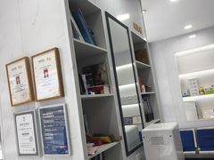 -光明眼镜·蔡司授权(徐泾店)