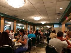 等位区-Versailles Restaurant Cuban Cuisine