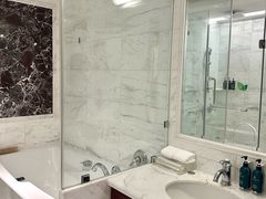 -深圳富苑皇冠假日套房酒店