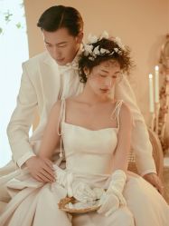 -至臻微拉婚纱摄影