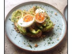 牛油果煮蛋吐司-RAC BAR(安福路店)