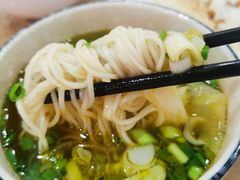 一口香酸汤面-盛唐府乾州酸汤面