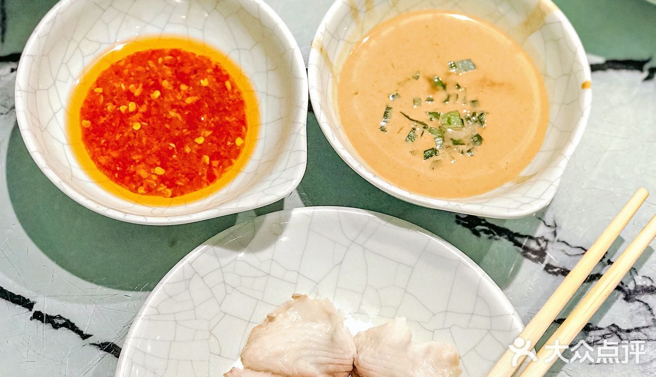 鲜掉眉毛❗️姐妹带我吃的这家薄如纸的斑鱼火锅真🉑