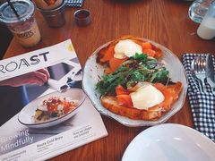 -ROAST coffee & eatery