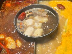-老牌坊云南鱼豆花火锅(哈西万达店)