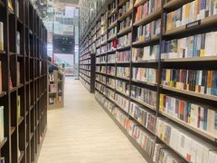 -钟书阁(群光广场店)