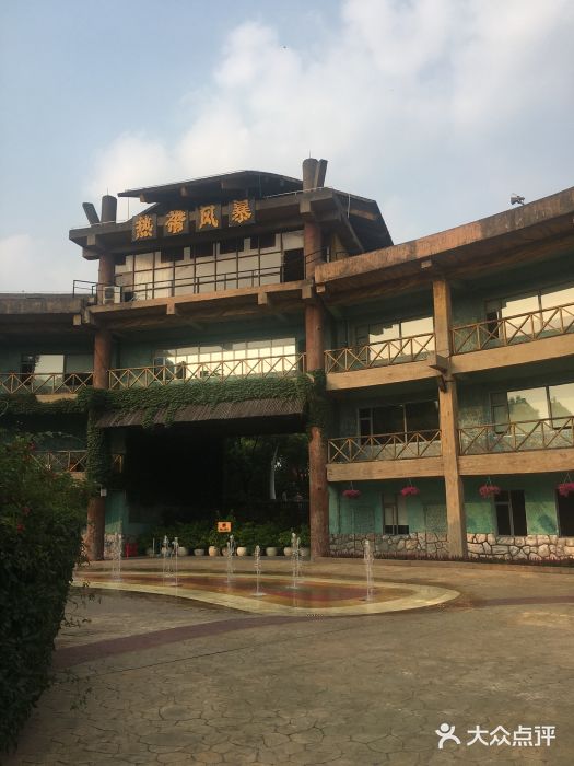热带风暴水上乐园门面图片