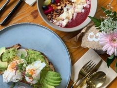 牛油果温泉蛋吐司-O'mills Sourdough Bakery&Bistro(永嘉路店)