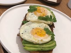 西班牙辣肠牛油果吐司-大酉·M Coffee(北京美术馆店)