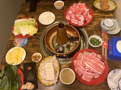 -洞庭洲·防空洞火锅·铜锅涮肉·烧烤(新百广场店)