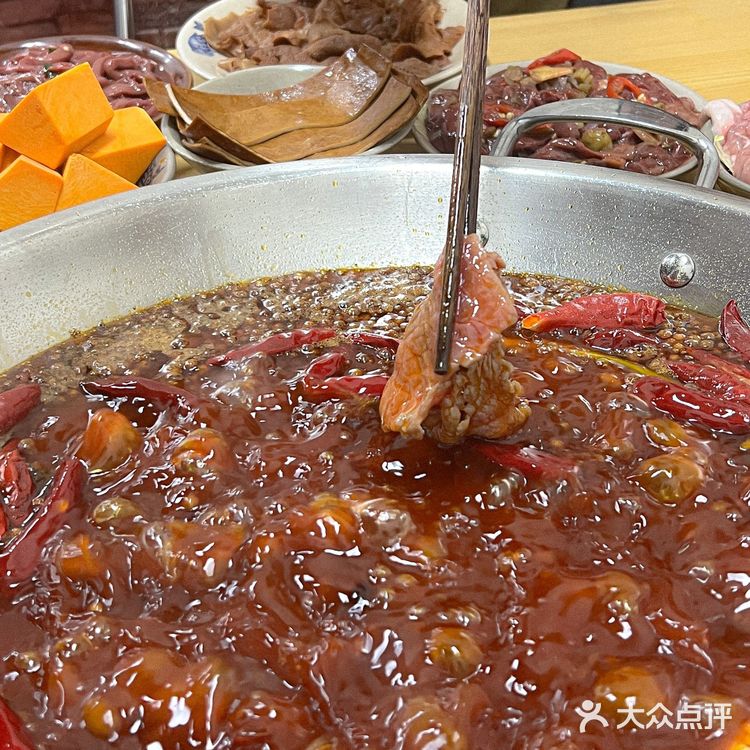 成都人是真的！！真的只会吃…社区火锅一绝！！