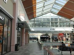 -王府井奥莱棋盘山小镇