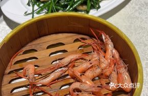 Steamed River Shrimp in Bamboo Steamer