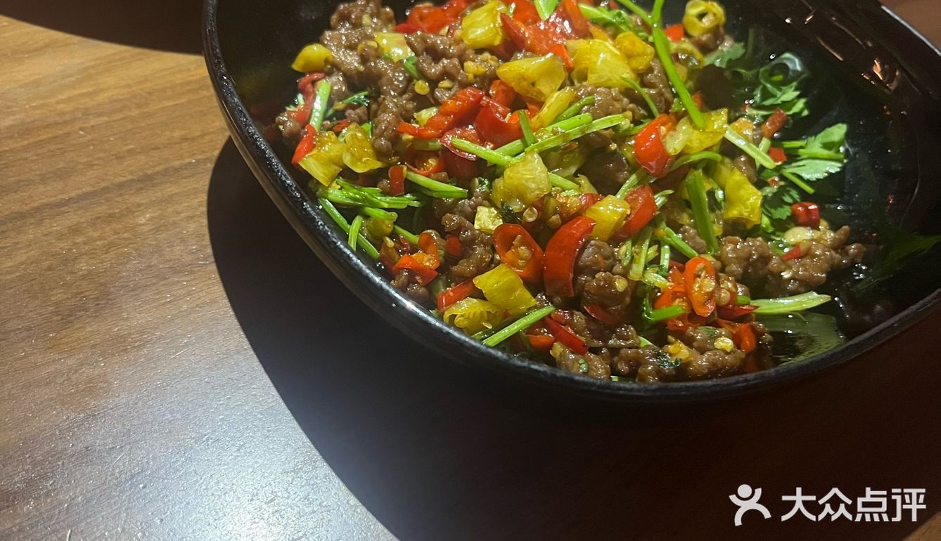 这家店评分4.8，这家店的酸菜鱼值得一试