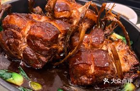 Local Clay Pot Shidanzhu Lake Rice-Aromatic Braised Pork