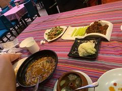 -香巴拉云南餐厅(华莱坞店)