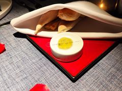 餐前面包-弦月窗LUNETTE BY AMANDA(复兴路店)