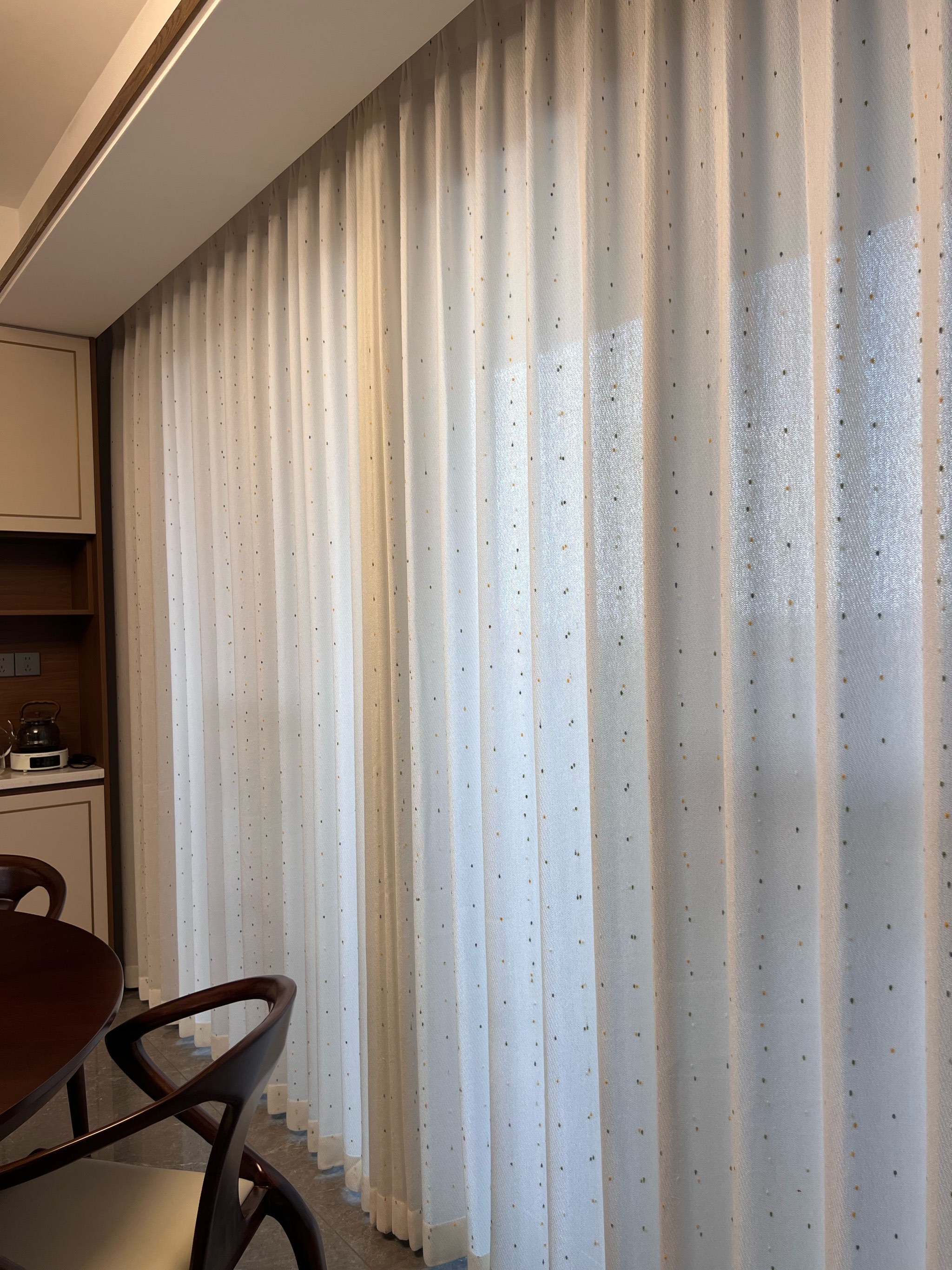 新家装修,餐厅装得了这个纱帘,真的好好看