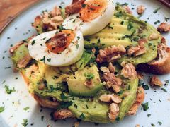 牛油果煮蛋吐司-RAC BAR(安福路店)