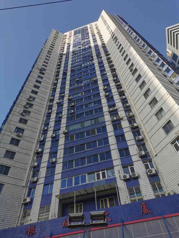 银城大厦-"同事送的神仙椰子硬糖,椰香味巨浓!太好吃.