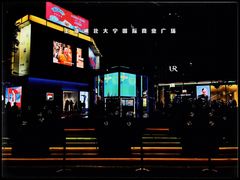 -大宁国际商业广场-地下停车库